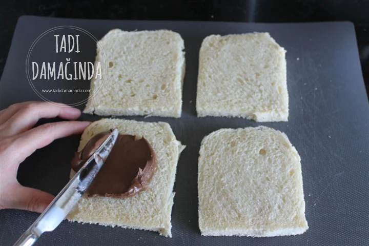 Çikolatalı Meyveli Tost (Yalancı Waffle)