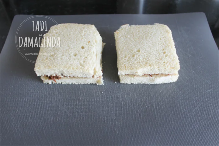 Çikolatalı Meyveli Tost (Yalancı Waffle)