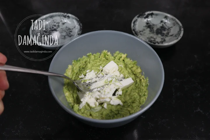 Ekmek Üstü Avokadolu Yumurta