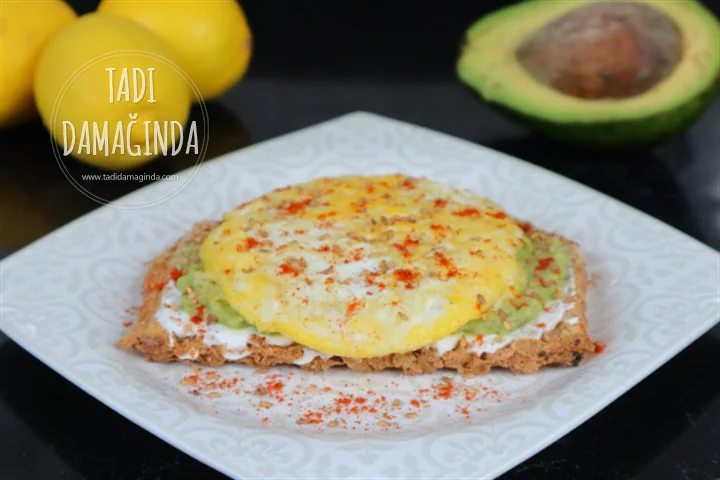 Ekmek Üstü Labneli Yumurtalı Avokado