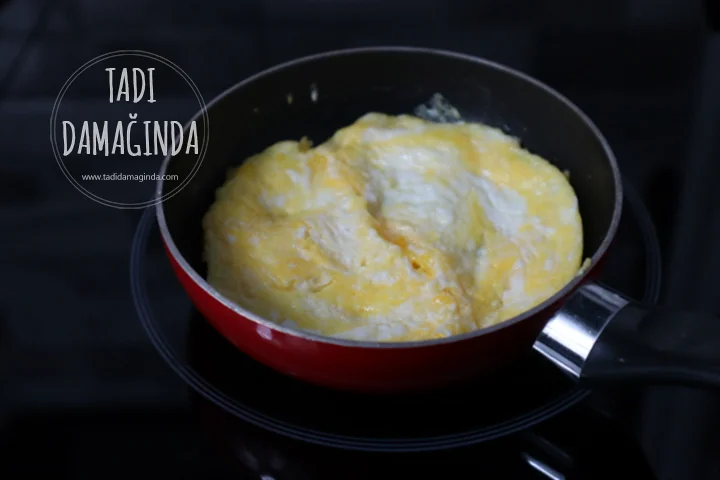 Ekmek Üstü Labneli Yumurtalı Avokado