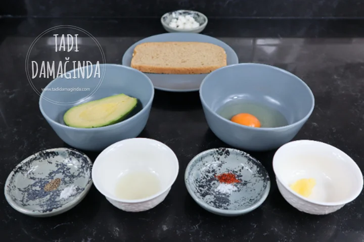 Ekmek Üstü Yumurtalı Avokado