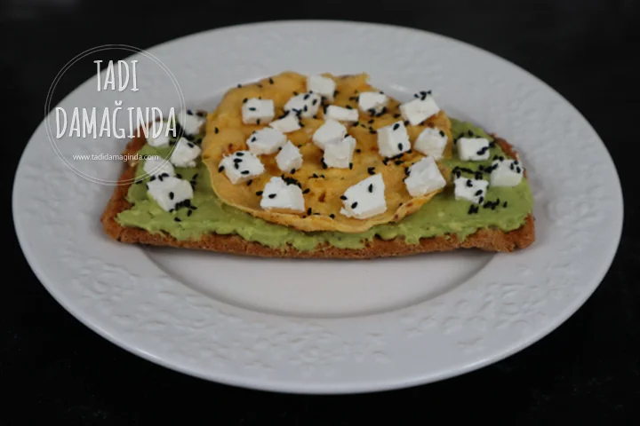 Ekmek Üstü Yumurtalı Avokado