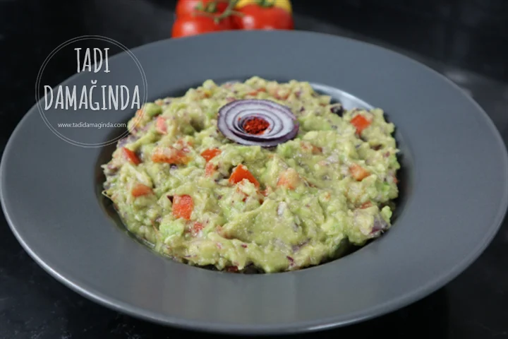 Guacamole (Domatesli Soğanlı Avokado Dip Sos)