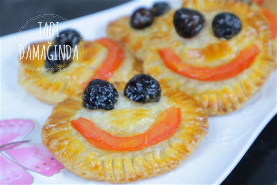 Milföyden Kaşarlı Gülen Suratlar