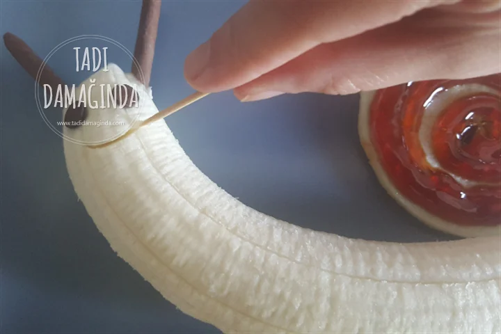 Muz ve Elmadan Sevimli Salyangoz