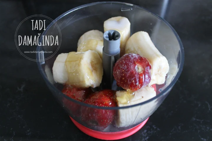 Muzlu Çilekli Şekersiz Dondurma