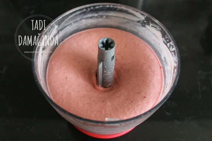 Muzlu Çilekli Şekersiz Dondurma