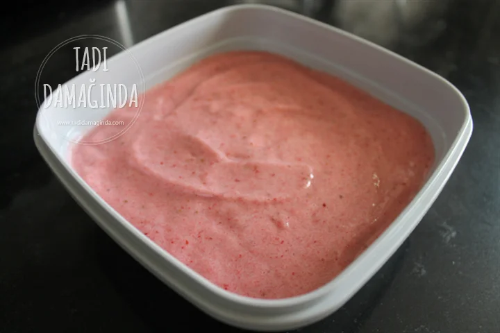 Muzlu Çilekli Şekersiz Dondurma