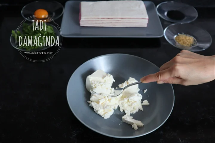 Milföyden Pratik Peynirli Börek