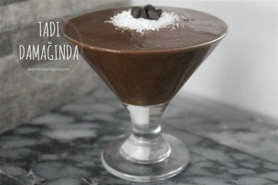 Puding Tadında Muzlu Kakaolu Avokado
