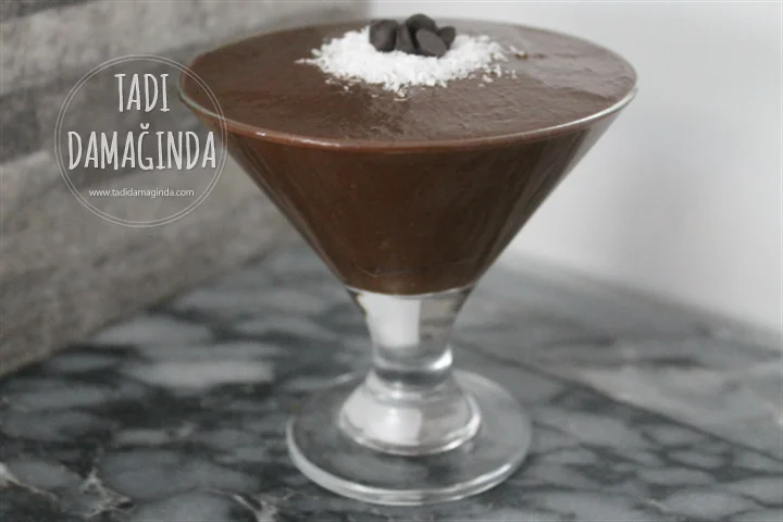 Puding Tadında Muzlu Kakaolu Avokado