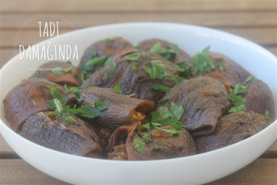 Ekşili Kuru Patlıcan Dolması