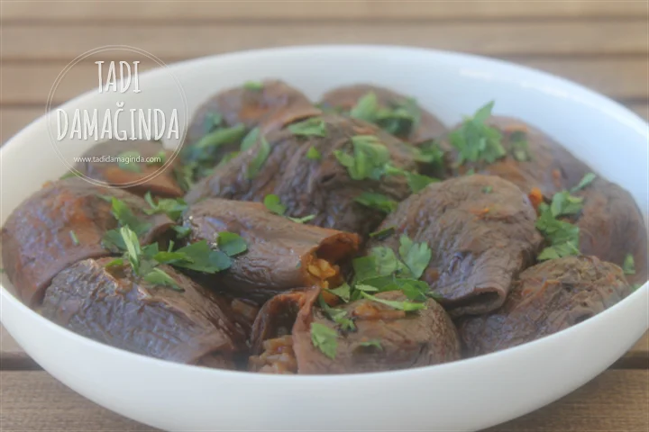 Ekşili Kuru Patlıcan Dolması