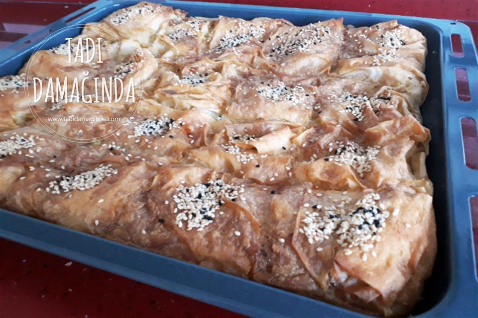 Su Böreği Tadında Tepsi Böreği