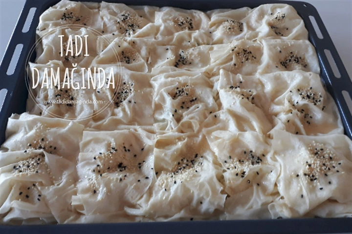 Su Böreği Tadında Tepsi Böreği