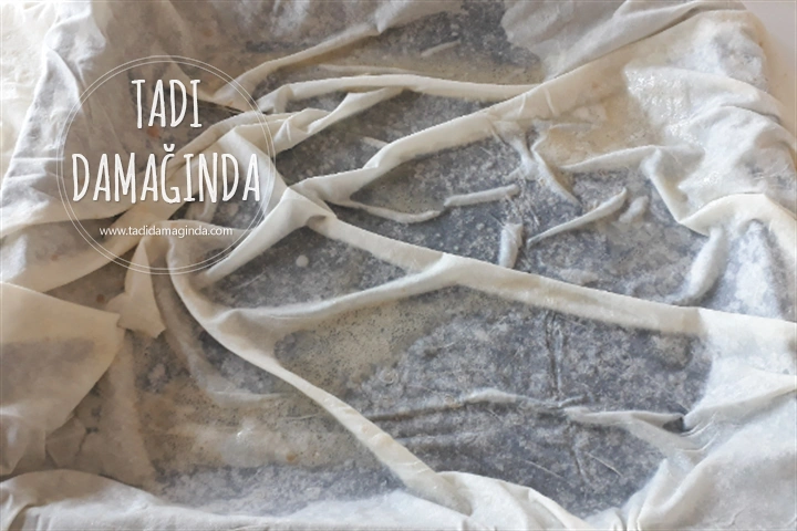 Su Böreği Tadında Tepsi Böreği