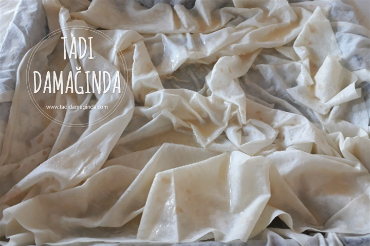 Su Böreği Tadında Tepsi Böreği