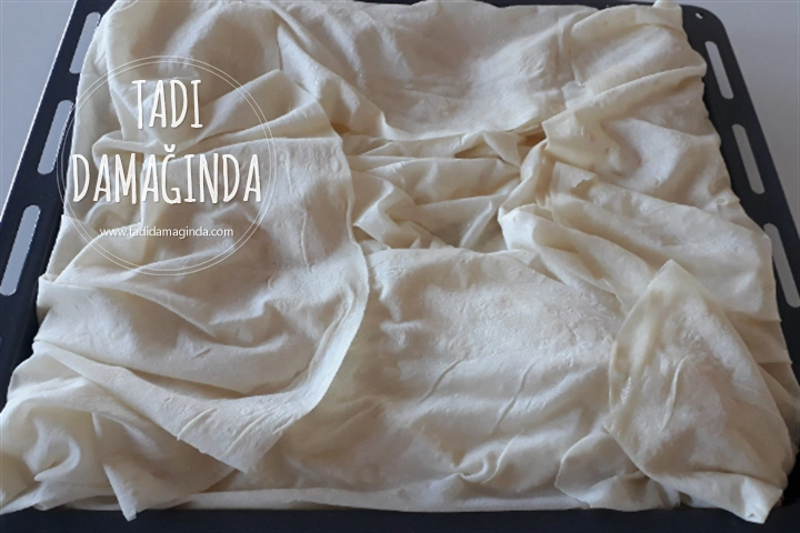 Su Böreği Tadında Tepsi Böreği