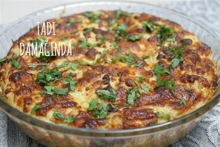 Kaşarlı Sucuklu Güllaç Böreği