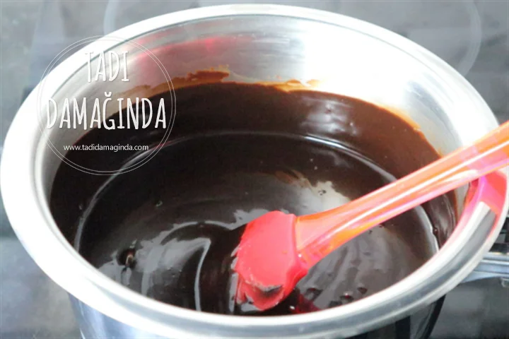 Pişmeyen Çikolatalı Pasta