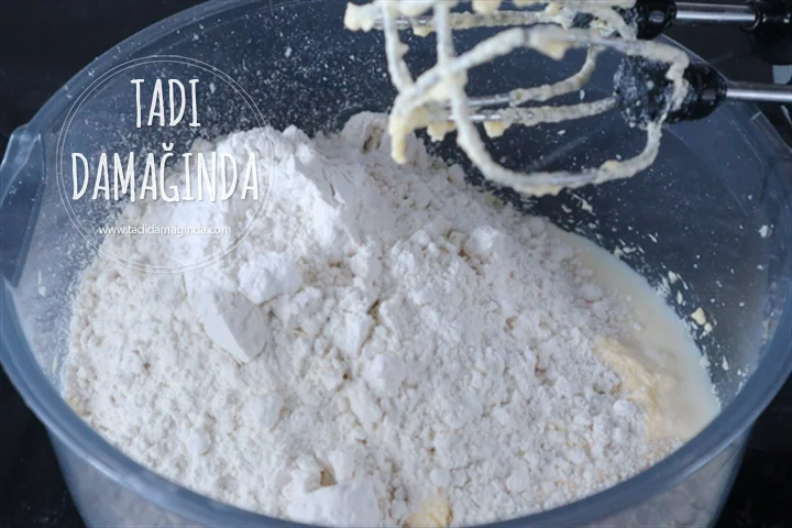 Glazürlü Tereyağlı Limonlu Kek