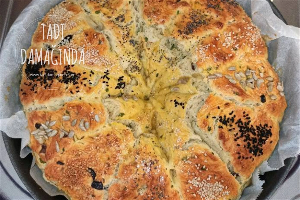 Zeytinli Peynirli Çörek