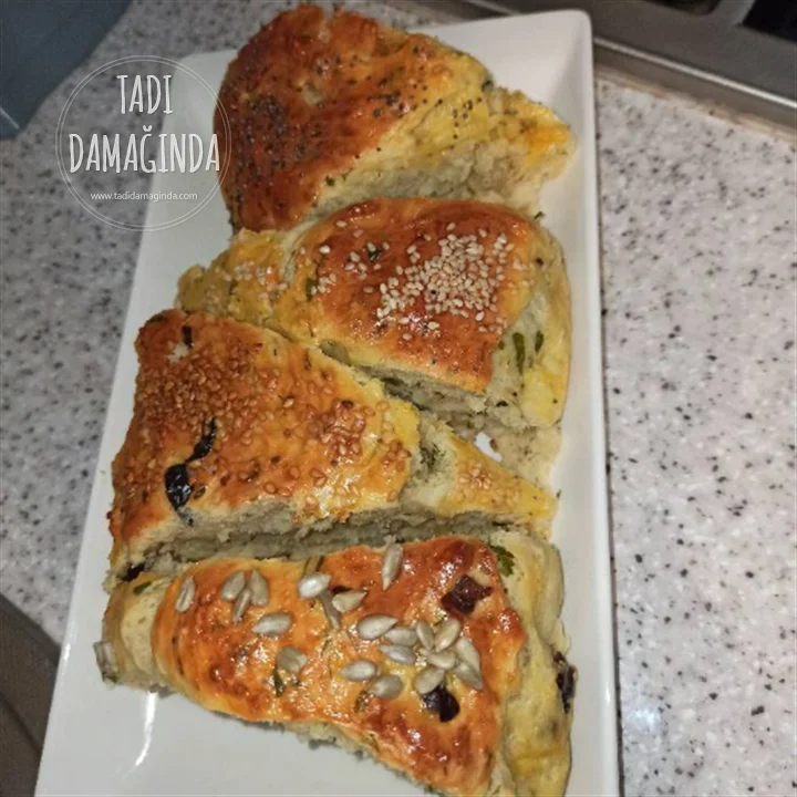 Zeytinli Peynirli Çörek