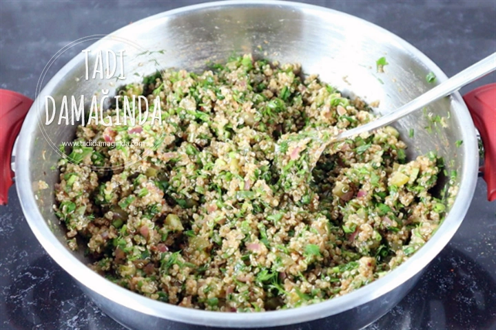 Glütensiz Kinoa Kısırı