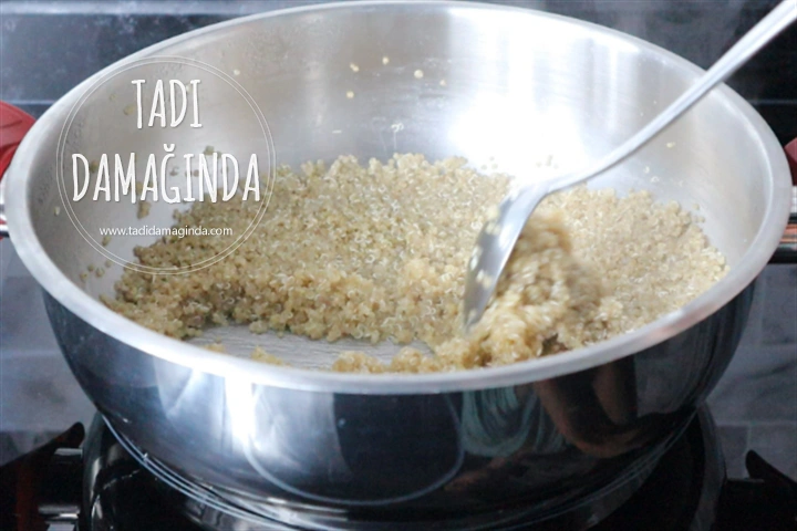 Glütensiz Kinoa Kısırı