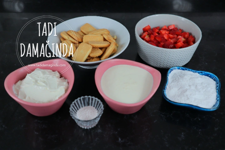 Muhteşem Kremasıyla Pişmeyen Çilekli Yaz Tatlısı