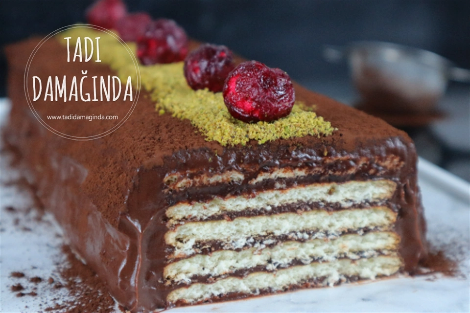 3 Malzemeli Gofret Görünümlü Bisküvi Pastası