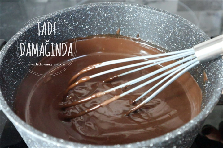 3 Malzemeli Gofret Görünümlü Bisküvi Pastası