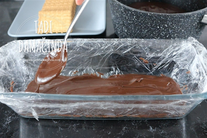 3 Malzemeli Gofret Görünümlü Bisküvi Pastası