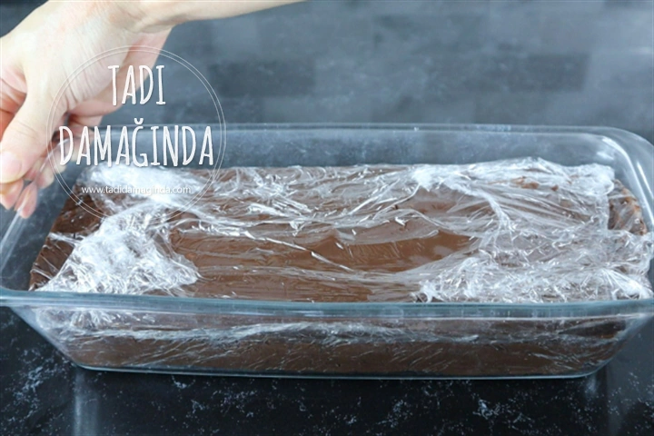 3 Malzemeli Gofret Görünümlü Bisküvi Pastası