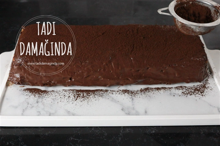 3 Malzemeli Gofret Görünümlü Bisküvi Pastası