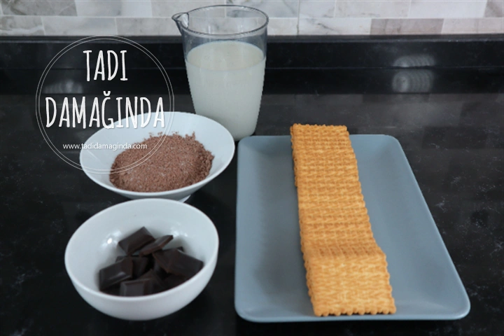 3 Malzemeli Gofret Görünümlü Bisküvi Pastası