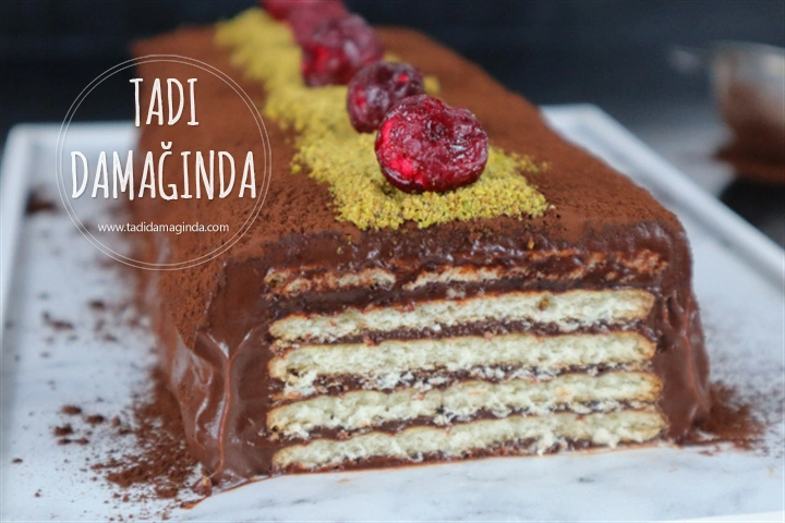 3 Malzemeli Gofret Görünümlü Bisküvi Pastası