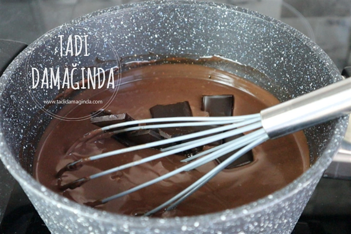 3 Malzemeli Gofret Görünümlü Bisküvi Pastası