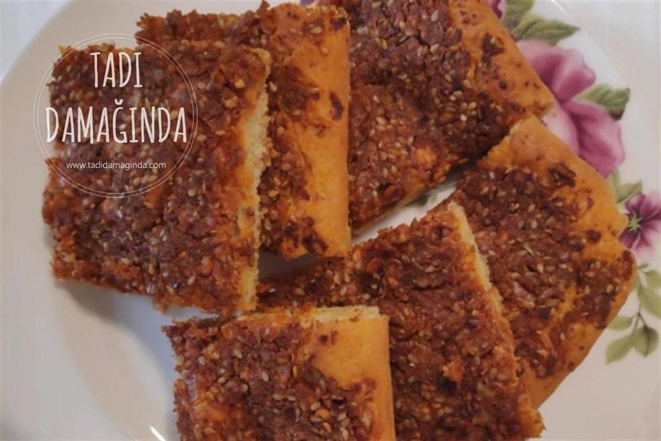 Acılı (Biberli) Ekmek