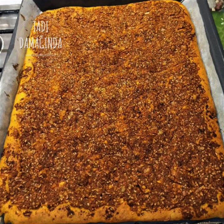 Acılı (Biberli) Ekmek