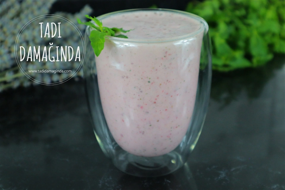 Şekersiz Çilekli Muzlu Milkshake