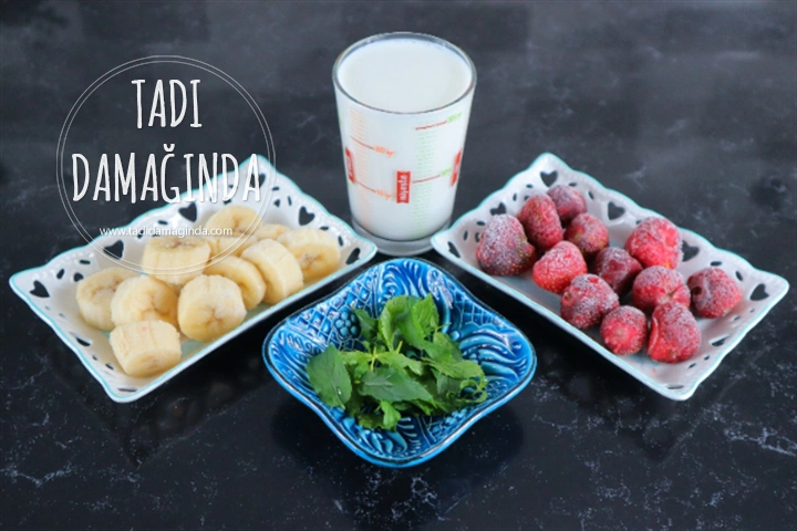 Şekersiz Çilekli Muzlu Milkshake