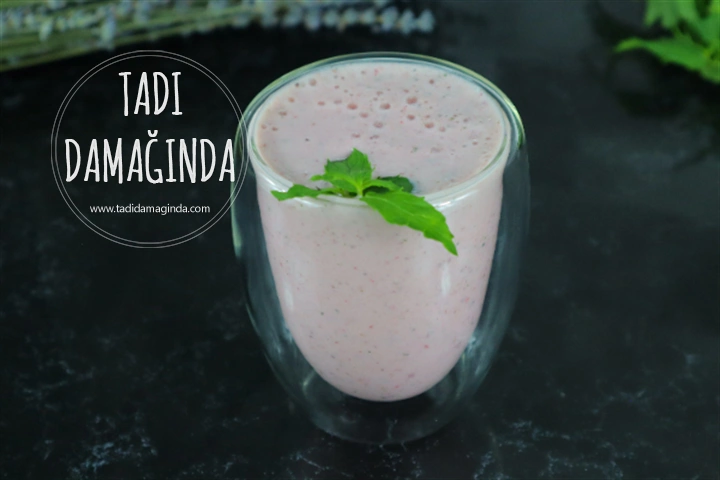 Şekersiz Çilekli Muzlu Milkshake