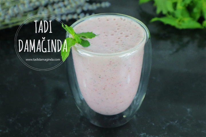 Şekersiz Çilekli Muzlu Milkshake