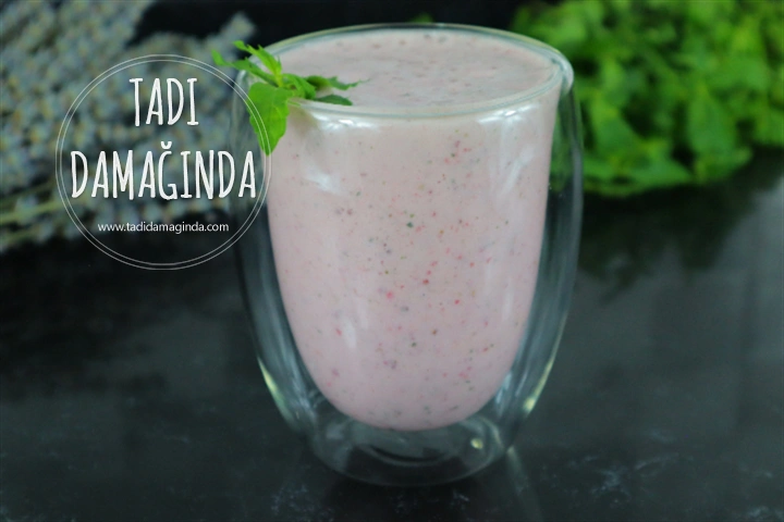 Şekersiz Çilekli Muzlu Milkshake