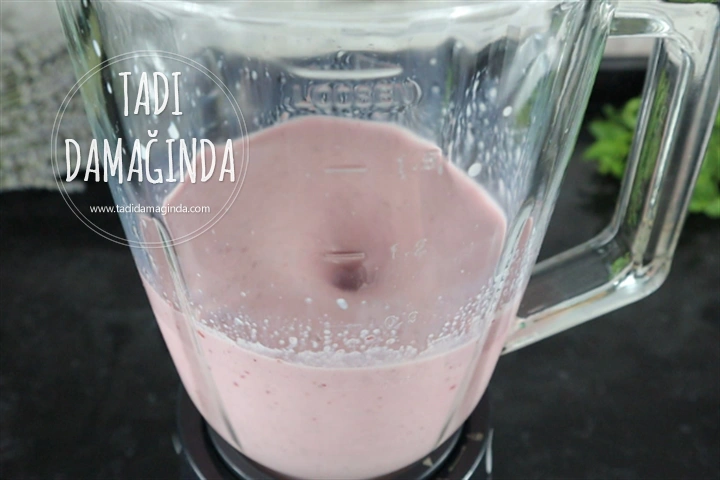 Şekersiz Çilekli Muzlu Milkshake