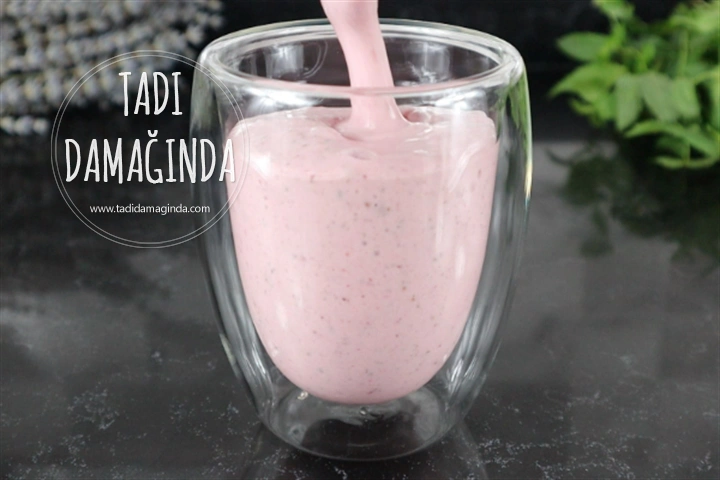 Şekersiz Çilekli Muzlu Milkshake