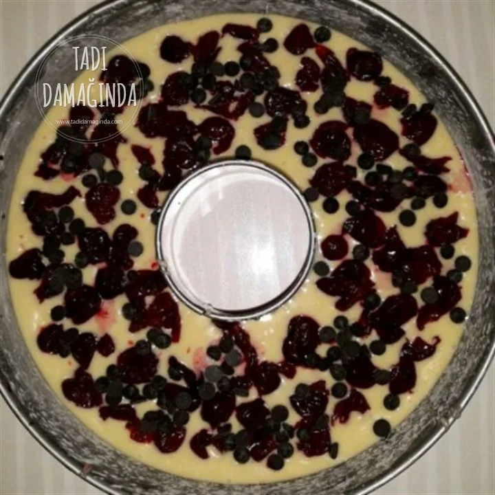 Vişneli Limonlu Çikolatalı Kek