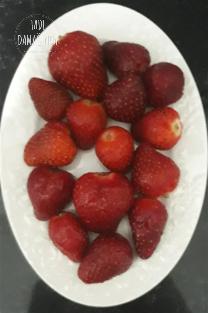 Milkshake Tadında Çilekli Süt